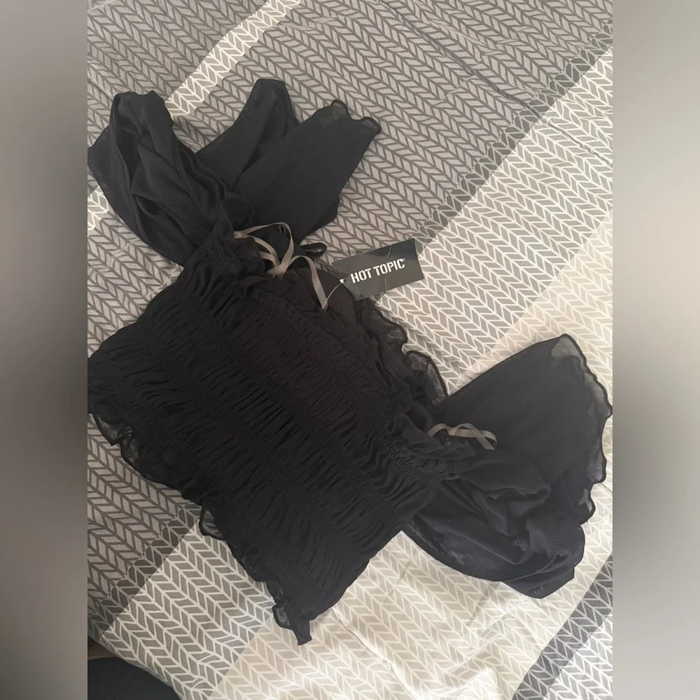 Hot Topic Black Off-Shoulder Crop Top - Picture 6 of 6